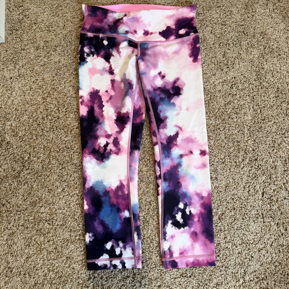 Lululemon Wunder Under Crops in the "Blooming Pixie - Picture 7 of 9